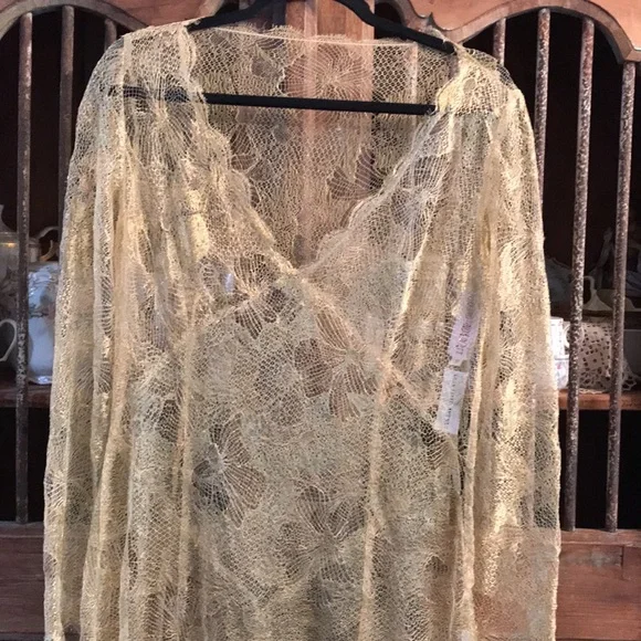 Gorgeous Vintage Tom and Linda Platt Metallic Gold Lace Gown for Saks Fifth Ave - Picture 2 of 16